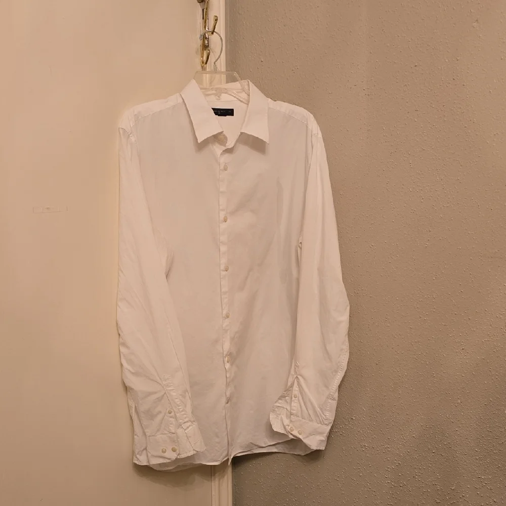Banana Republic White Dress Shirt Elegant Business Attire